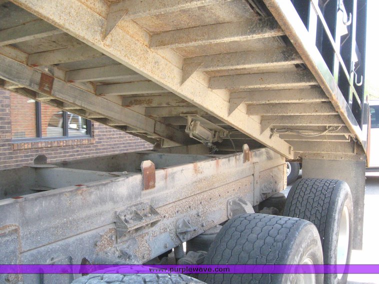 image for item 6182 1999 Peterbilt Conventional 379 dump truck