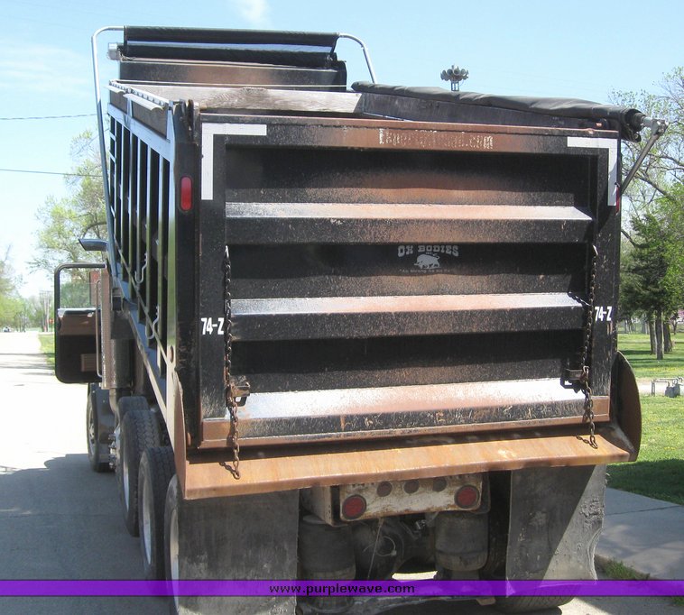 image for item 6182 1999 Peterbilt Conventional 379 dump truck