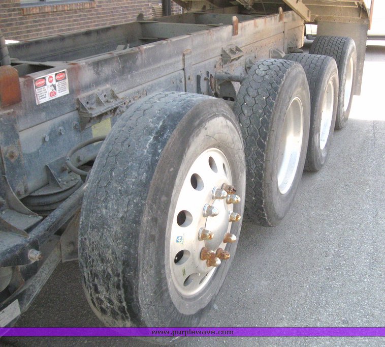 image for item 6182 1999 Peterbilt Conventional 379 dump truck