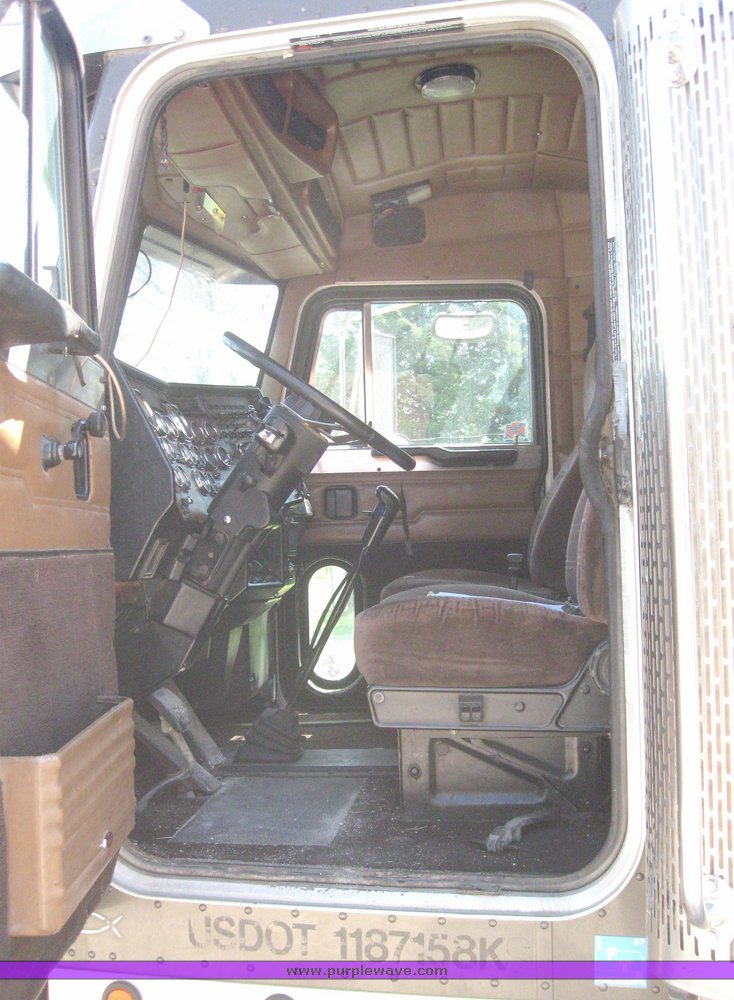 image for item 6182 1999 Peterbilt Conventional 379 dump truck