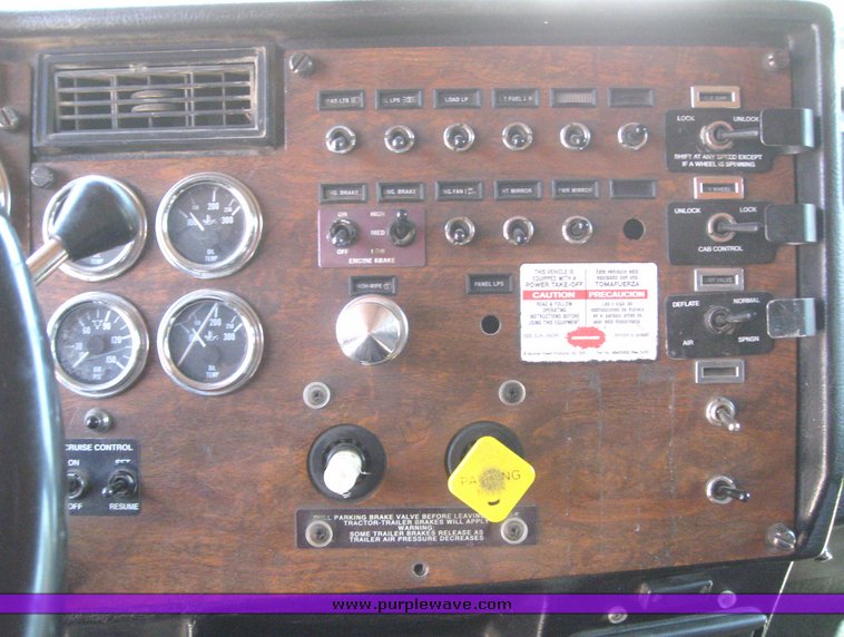 image for item 6182 1999 Peterbilt Conventional 379 dump truck