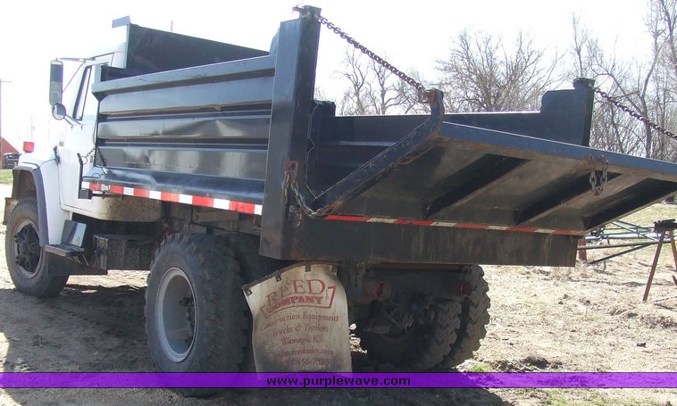 image for item 6708 1989 International 1754 dump truck