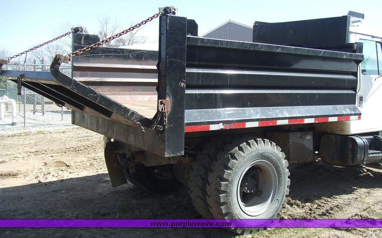 image for item 6708 1989 International 1754 dump truck