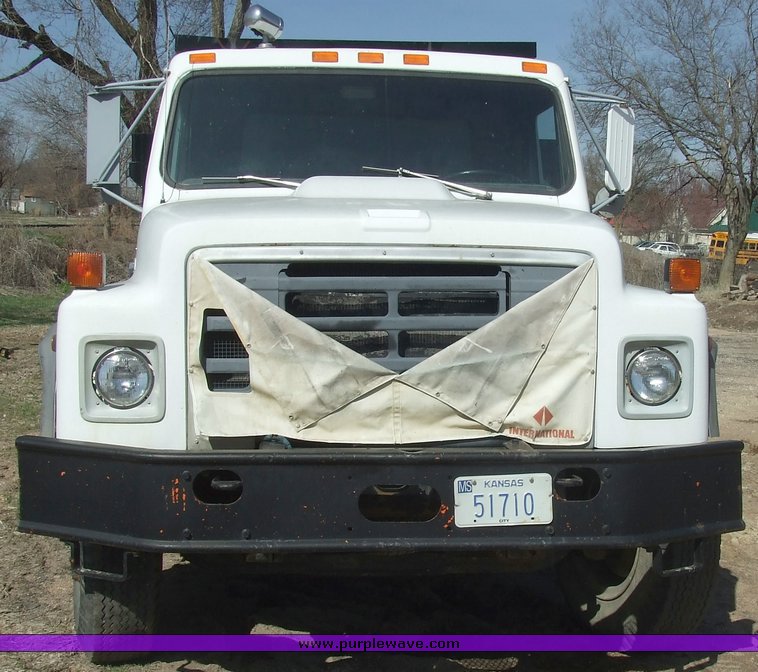 image for item 6708 1989 International 1754 dump truck