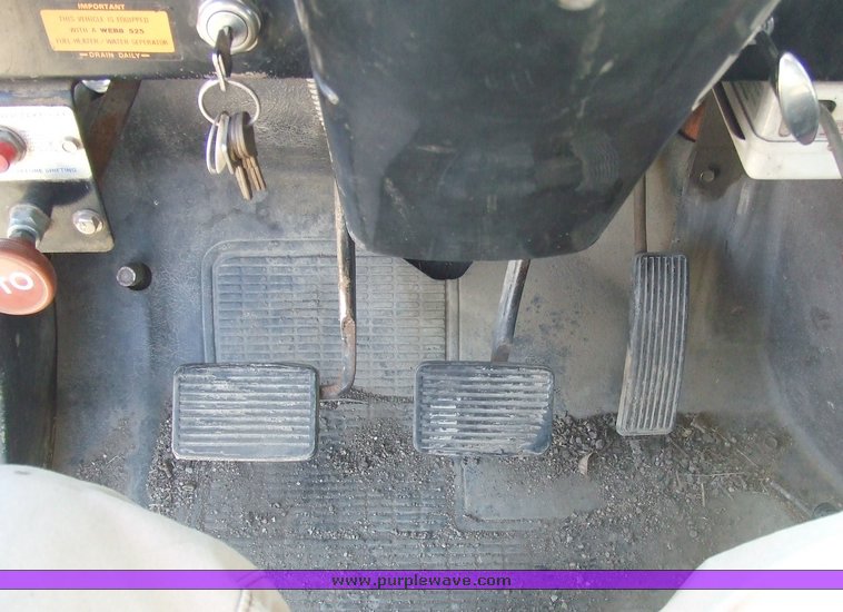 image for item 6708 1989 International 1754 dump truck