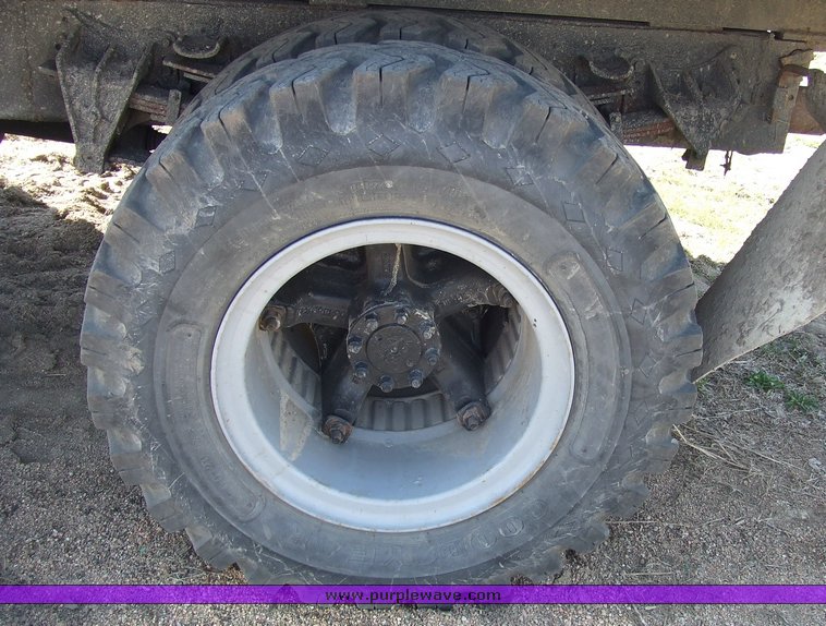 image for item 6708 1989 International 1754 dump truck