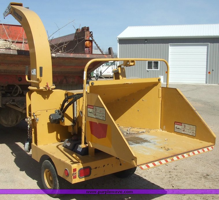 image for item 6709 2001 Vermeer BC625A chipper shredder
