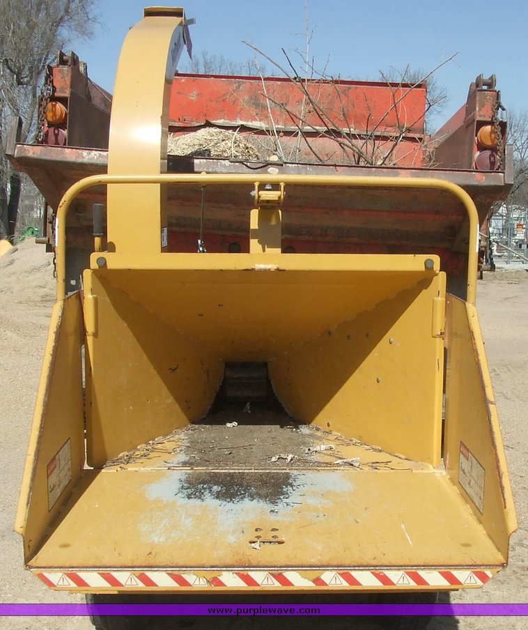 image for item 6709 2001 Vermeer BC625A chipper shredder
