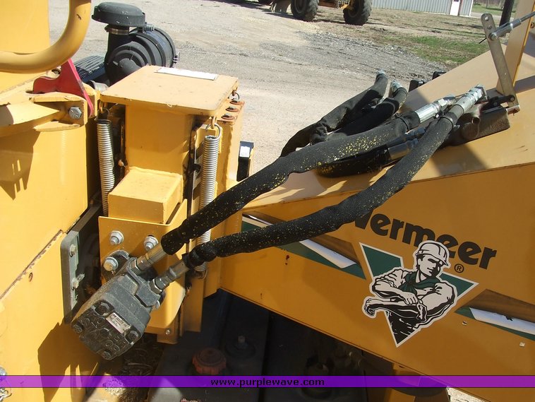 image for item 6709 2001 Vermeer BC625A chipper shredder