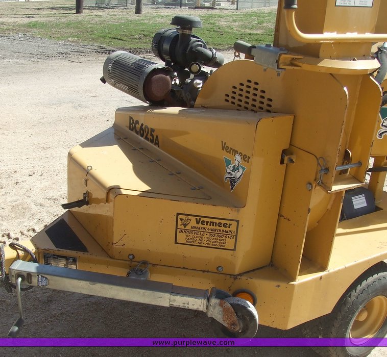 image for item 6709 2001 Vermeer BC625A chipper shredder