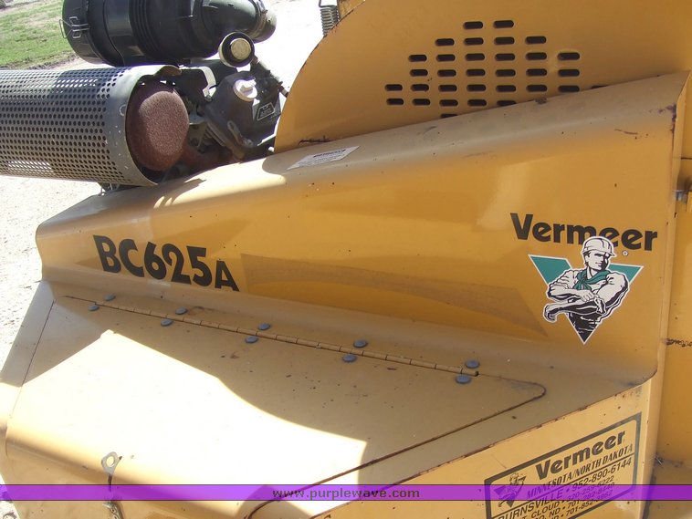 image for item 6709 2001 Vermeer BC625A chipper shredder