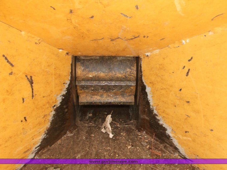 image for item 6709 2001 Vermeer BC625A chipper shredder