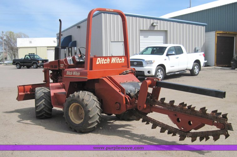image for item 6751 Ditch Witch 5010 trencher