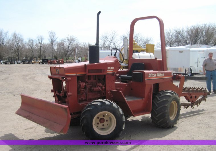 image for item 6751 Ditch Witch 5010 trencher