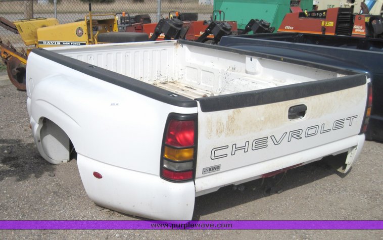 image for item 6754 2000 Chevrolet 1 ton pickup bed