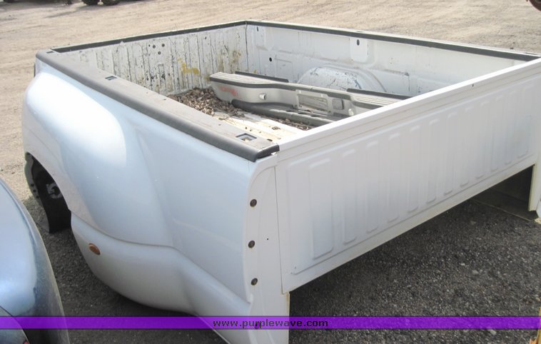 image for item 6754 2000 Chevrolet 1 ton pickup bed