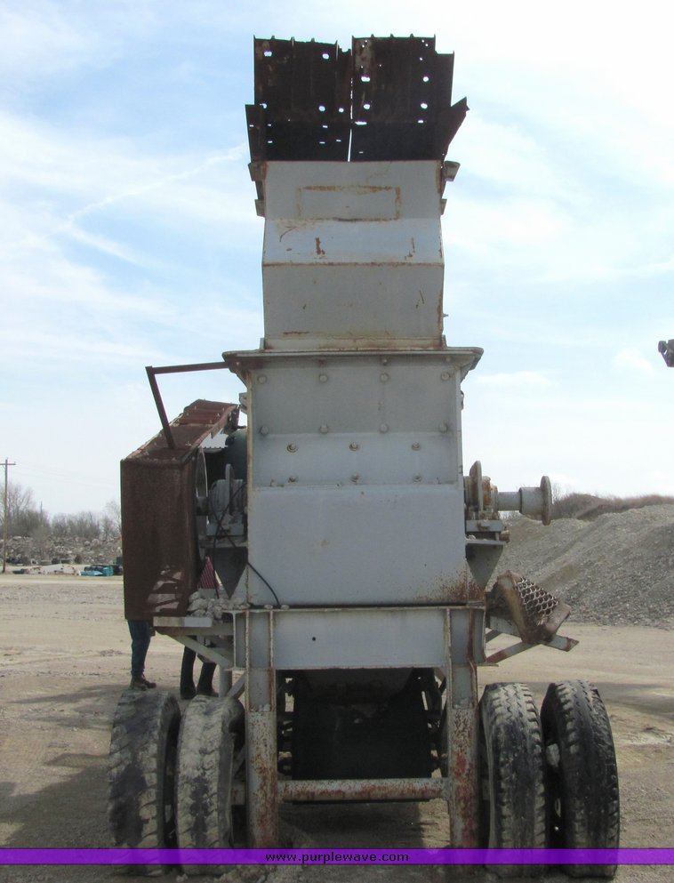 image for item 6766 Universal 4136 hammer mill