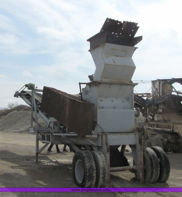image for item 6766 Universal 4136 hammer mill