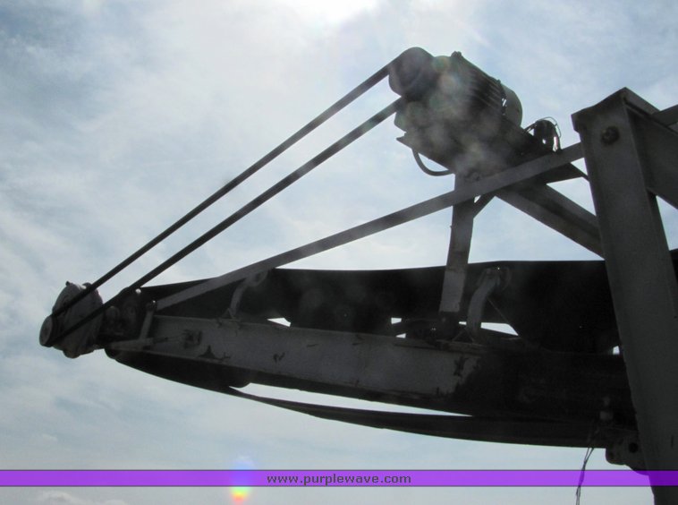 image for item 6766 Universal 4136 hammer mill