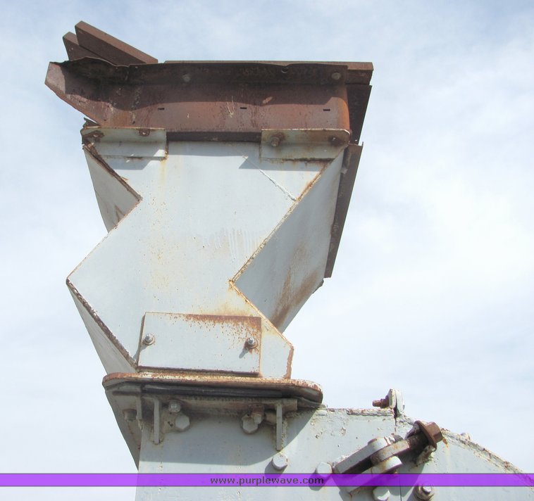 image for item 6766 Universal 4136 hammer mill