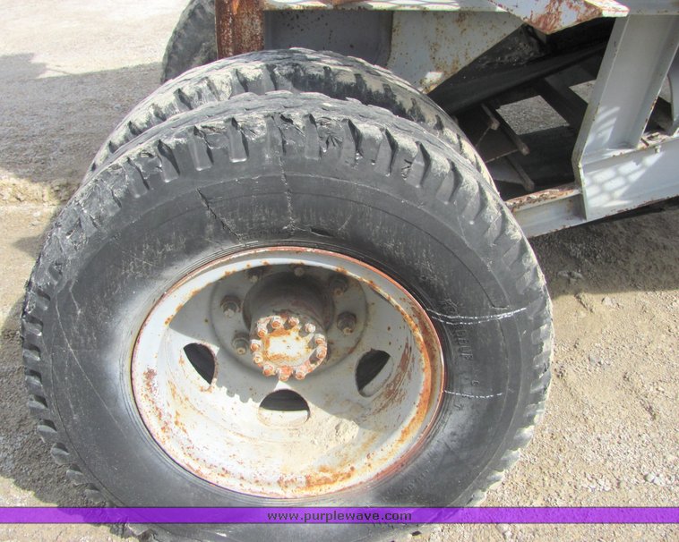 image for item 6766 Universal 4136 hammer mill