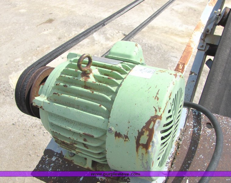 image for item 6766 Universal 4136 hammer mill