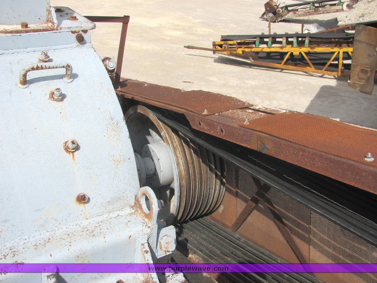 image for item 6766 Universal 4136 hammer mill