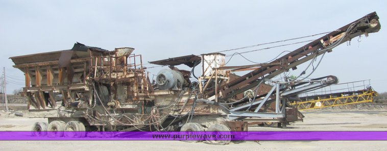 image for item 6767 1974 Hewit-Robins impact crusher and feeder