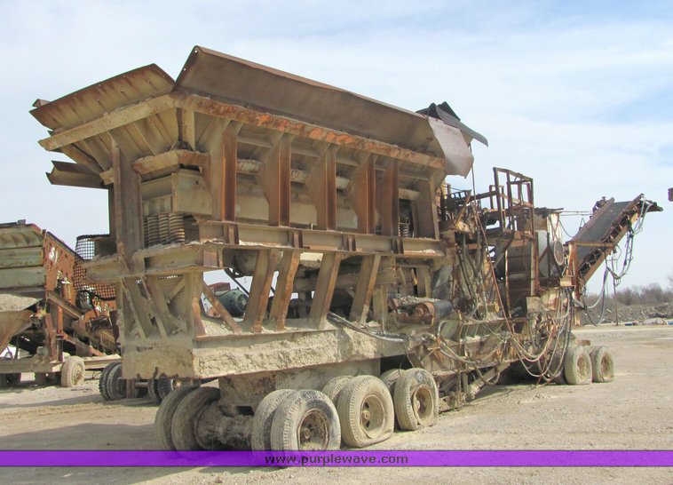 image for item 6767 1974 Hewit-Robins impact crusher and feeder