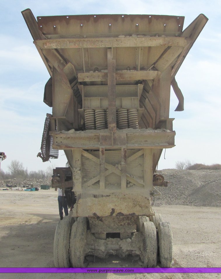 image for item 6767 1974 Hewit-Robins impact crusher and feeder