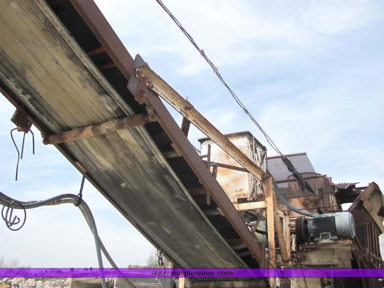 image for item 6767 1974 Hewit-Robins impact crusher and feeder