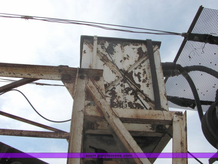 image for item 6767 1974 Hewit-Robins impact crusher and feeder