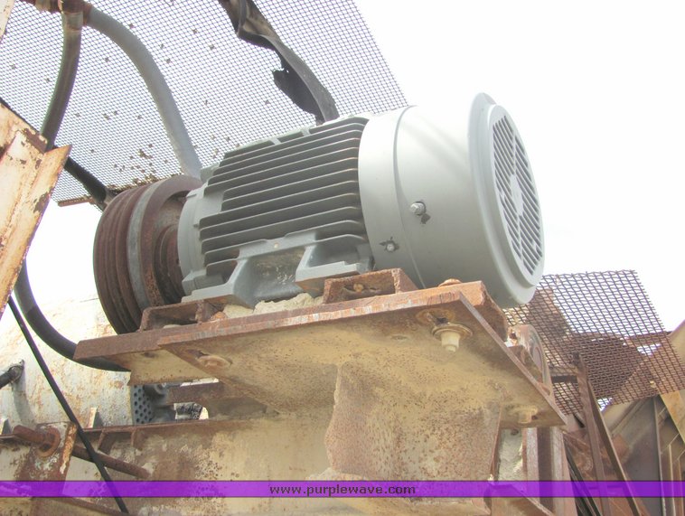 image for item 6767 1974 Hewit-Robins impact crusher and feeder