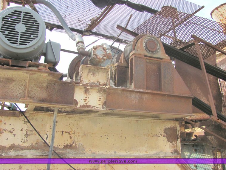 image for item 6767 1974 Hewit-Robins impact crusher and feeder