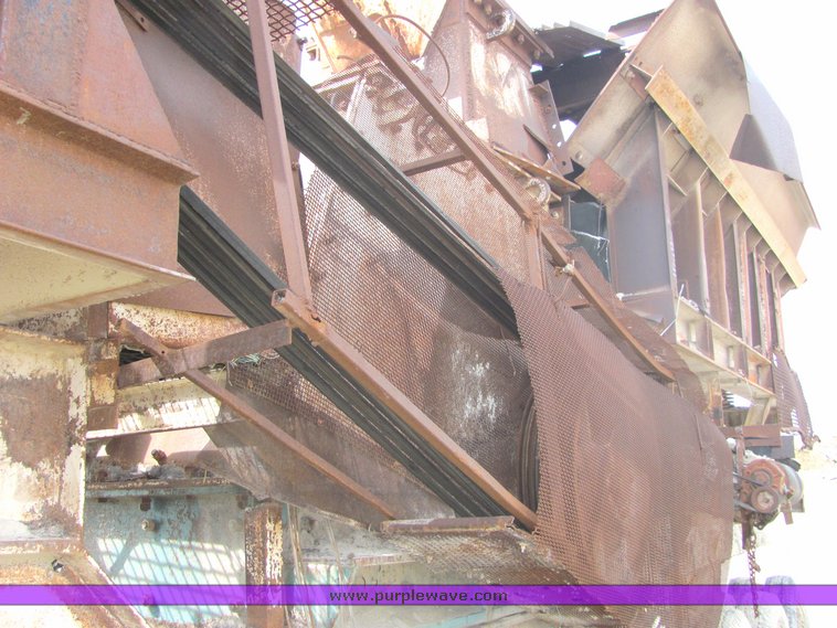 image for item 6767 1974 Hewit-Robins impact crusher and feeder