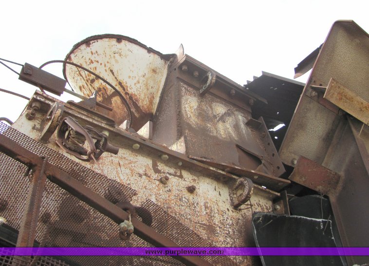 image for item 6767 1974 Hewit-Robins impact crusher and feeder