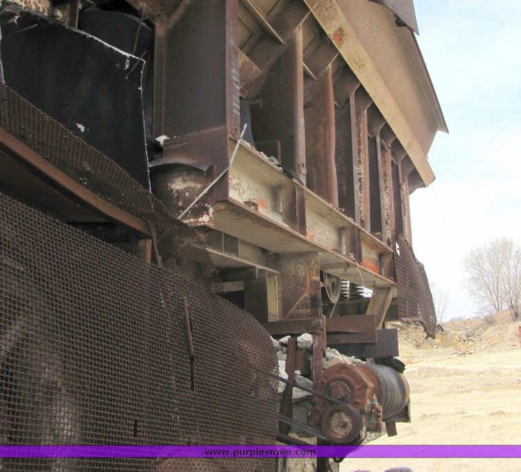 image for item 6767 1974 Hewit-Robins impact crusher and feeder