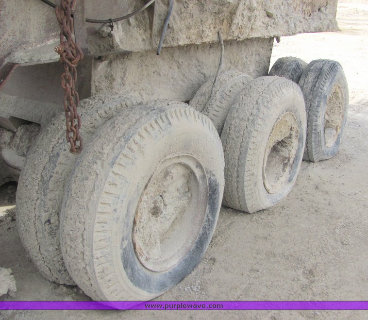 image for item 6767 1974 Hewit-Robins impact crusher and feeder