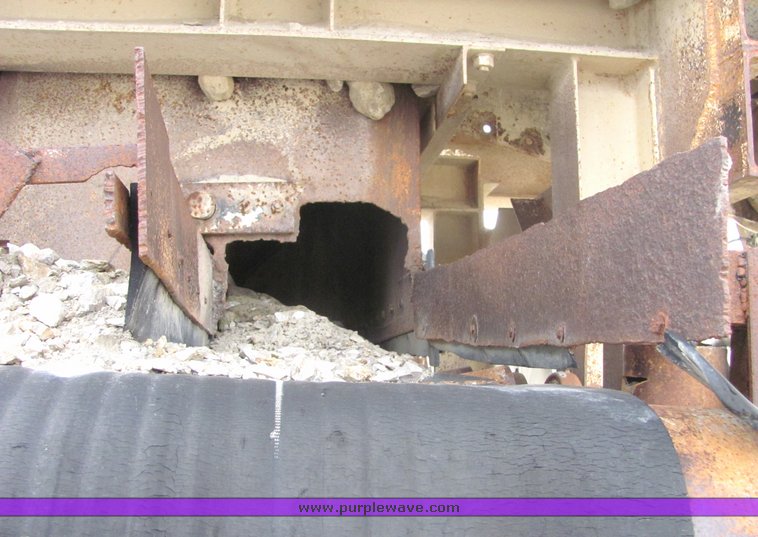 image for item 6767 1974 Hewit-Robins impact crusher and feeder