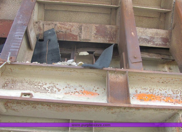 image for item 6767 1974 Hewit-Robins impact crusher and feeder