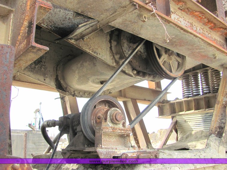 image for item 6767 1974 Hewit-Robins impact crusher and feeder