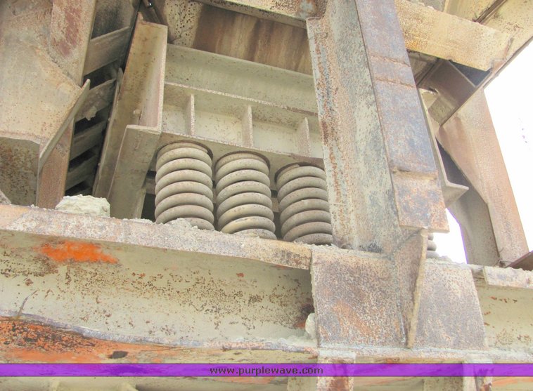 image for item 6767 1974 Hewit-Robins impact crusher and feeder