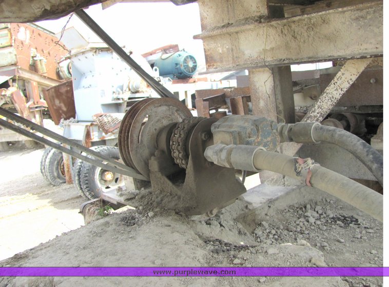 image for item 6767 1974 Hewit-Robins impact crusher and feeder