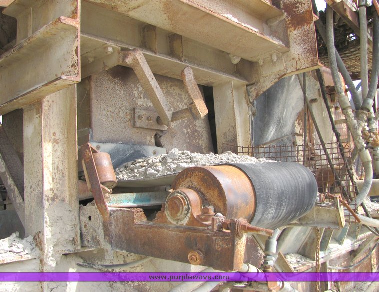 image for item 6767 1974 Hewit-Robins impact crusher and feeder