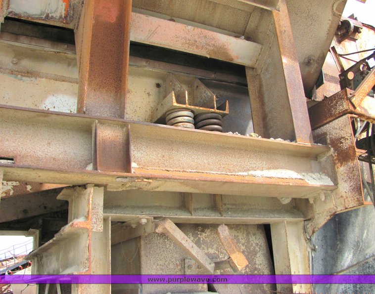 image for item 6767 1974 Hewit-Robins impact crusher and feeder