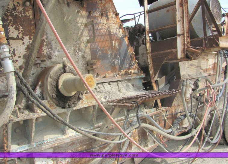 image for item 6767 1974 Hewit-Robins impact crusher and feeder