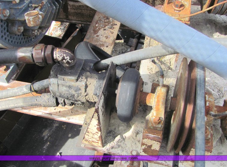 image for item 6767 1974 Hewit-Robins impact crusher and feeder