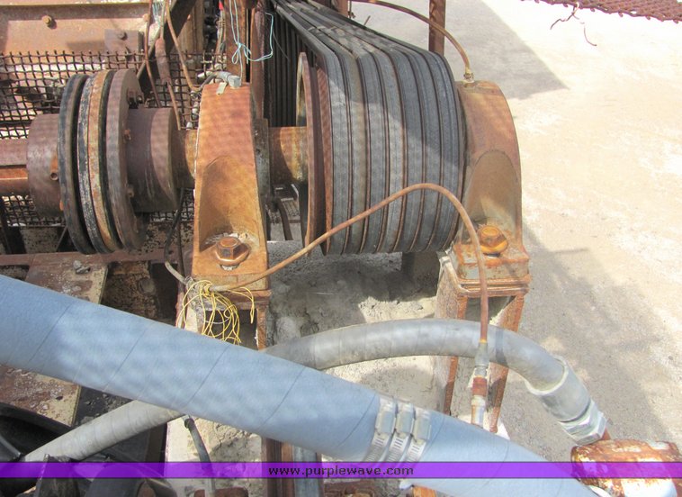 image for item 6767 1974 Hewit-Robins impact crusher and feeder