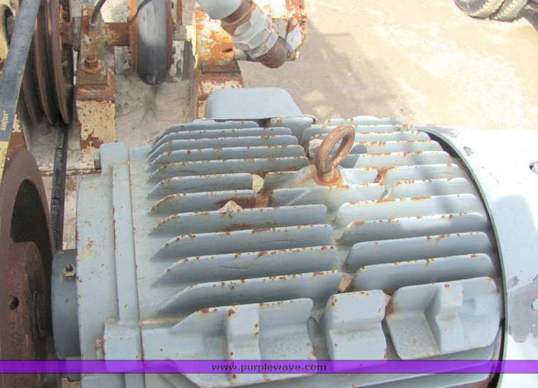 image for item 6767 1974 Hewit-Robins impact crusher and feeder