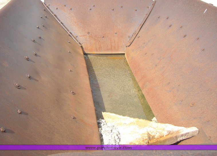 image for item 6767 1974 Hewit-Robins impact crusher and feeder